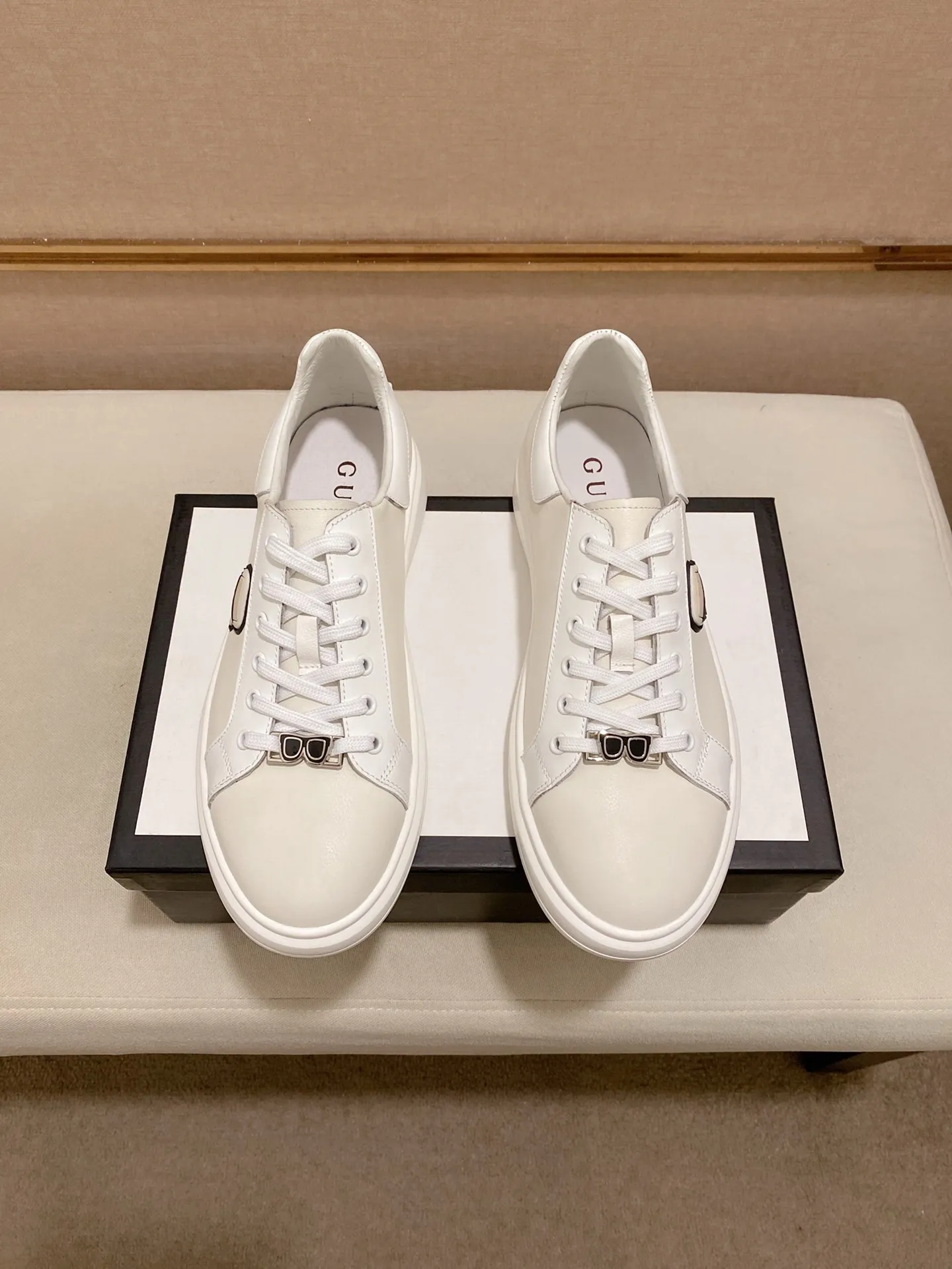 Men's clothing and shoes💰:440💰 (GUCCI) The latest model from the official website🎁🎁Casual and fashionable men's shoes👟, hot style💥The version is simple and elegant, exclusive for trendy men. Unique latest brand elements from the official website👑Original Gucci decoration, fashionable and generous, the fabric is original cowhide ✅Sheepskin lining, the official website specifies wear-resistant casual outsole, the classic model is taken in kind at the counter🎬38-44 (45 is custom-made and cannot be returned or exchanged)